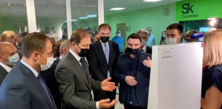Владимир Крикушенко на встрече с министром промышленности и торговли РФ Денисом Мантуровым
